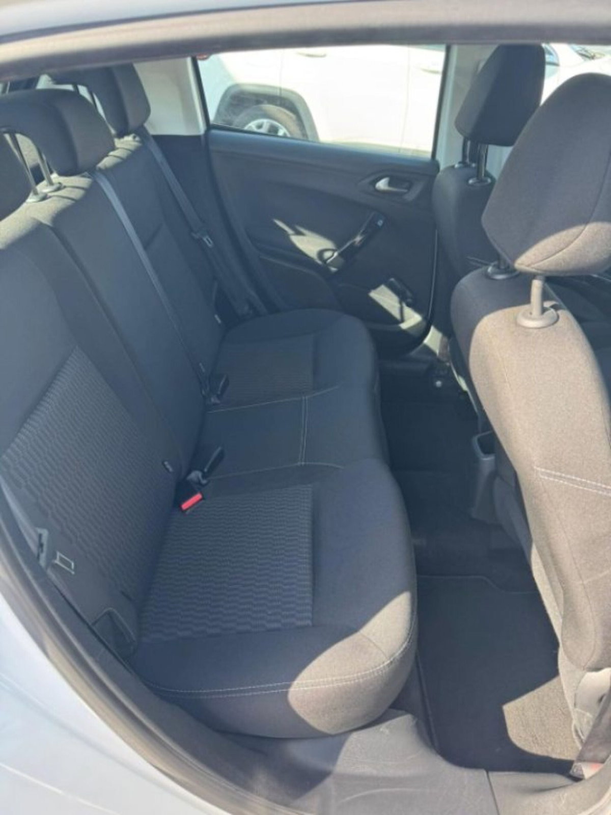 Peugeot 208 75 5 porte Active (6)