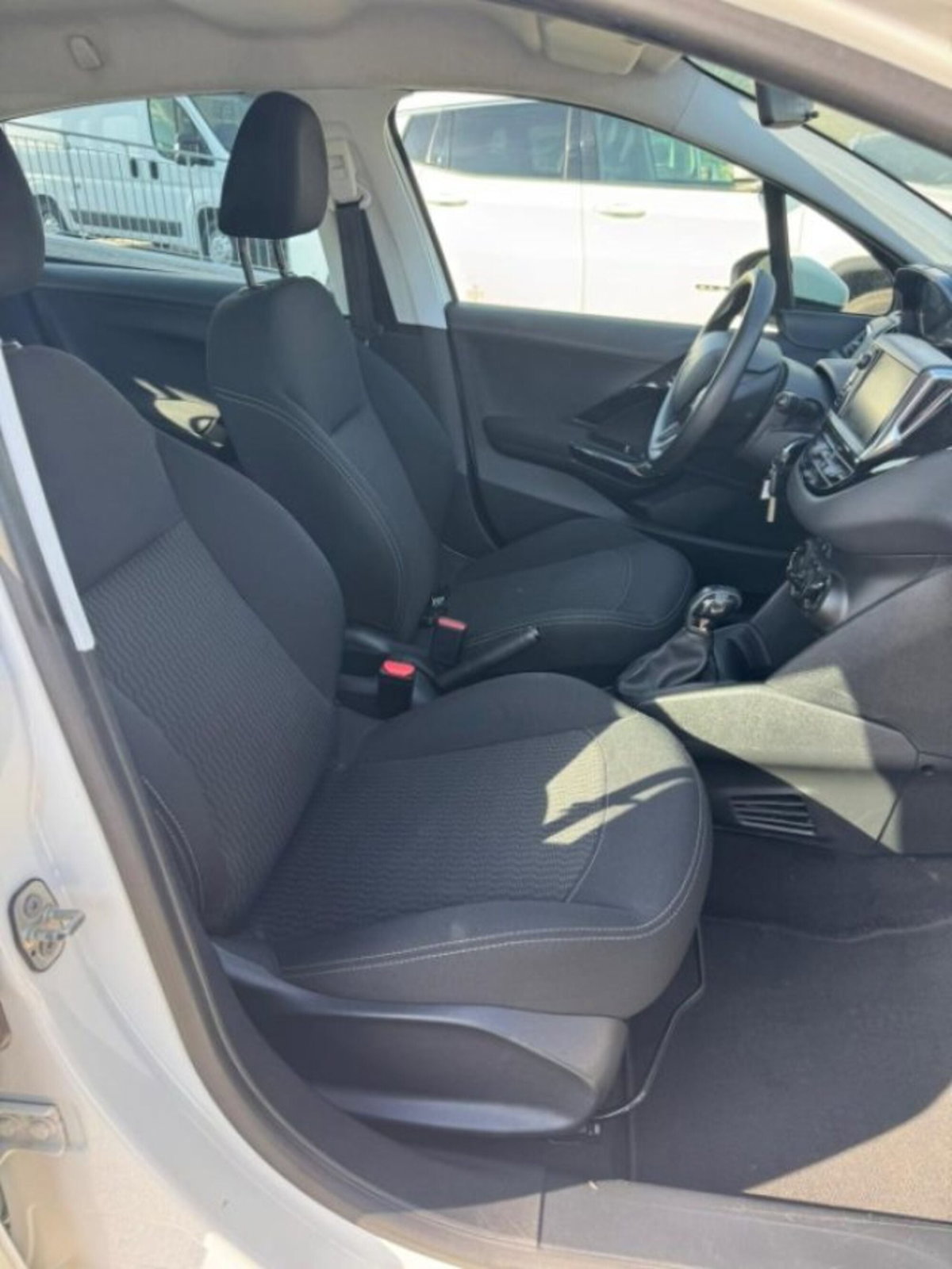 Peugeot 208 75 5 porte Active (8)