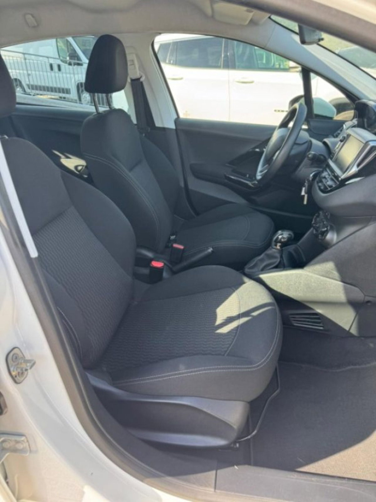 Peugeot 208 75 5 porte Active (9)
