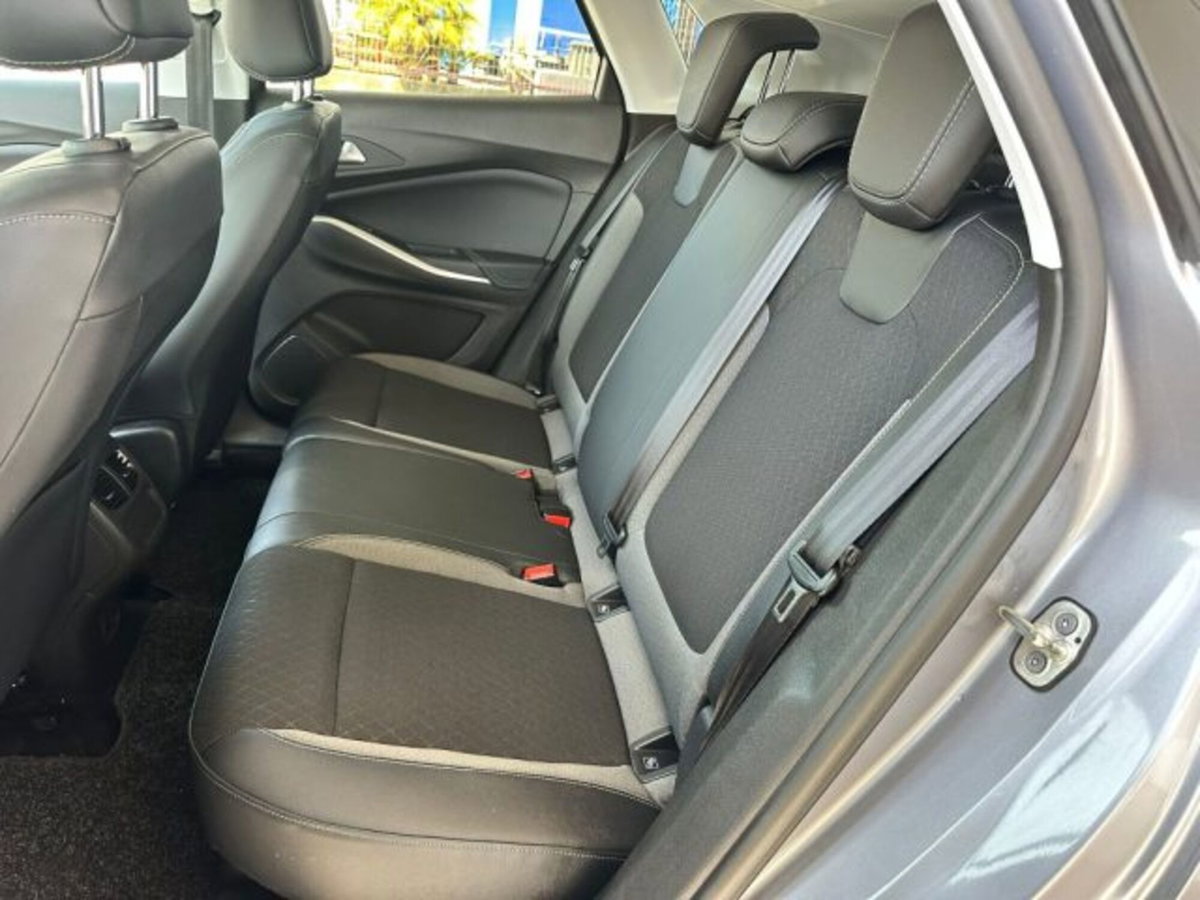 Opel Grandland 1.5 diesel Ecotec aut. Business Elegance (12)