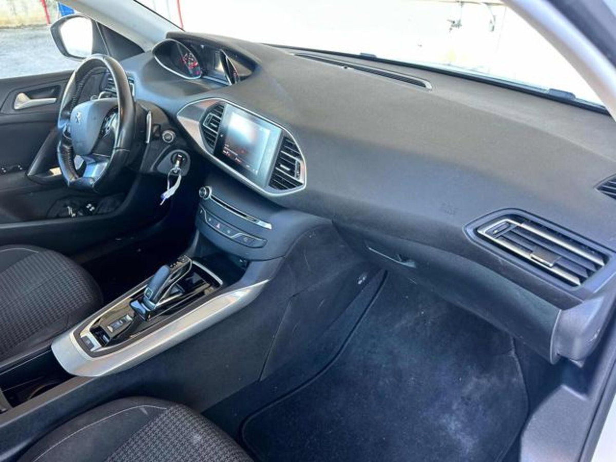 Peugeot 308 SW BlueHDi 130 S&S EAT8 Active Business (11)