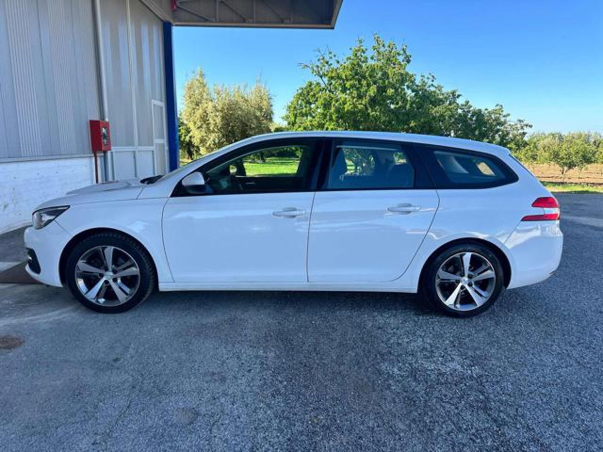 Peugeot 308 SW BlueHDi 130 S&S EAT8 Active Business (4)