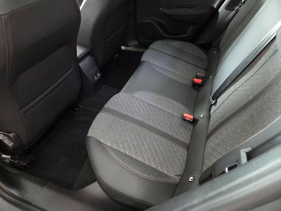 Peugeot 2008 PureTech 100 S&S Allure (4)
