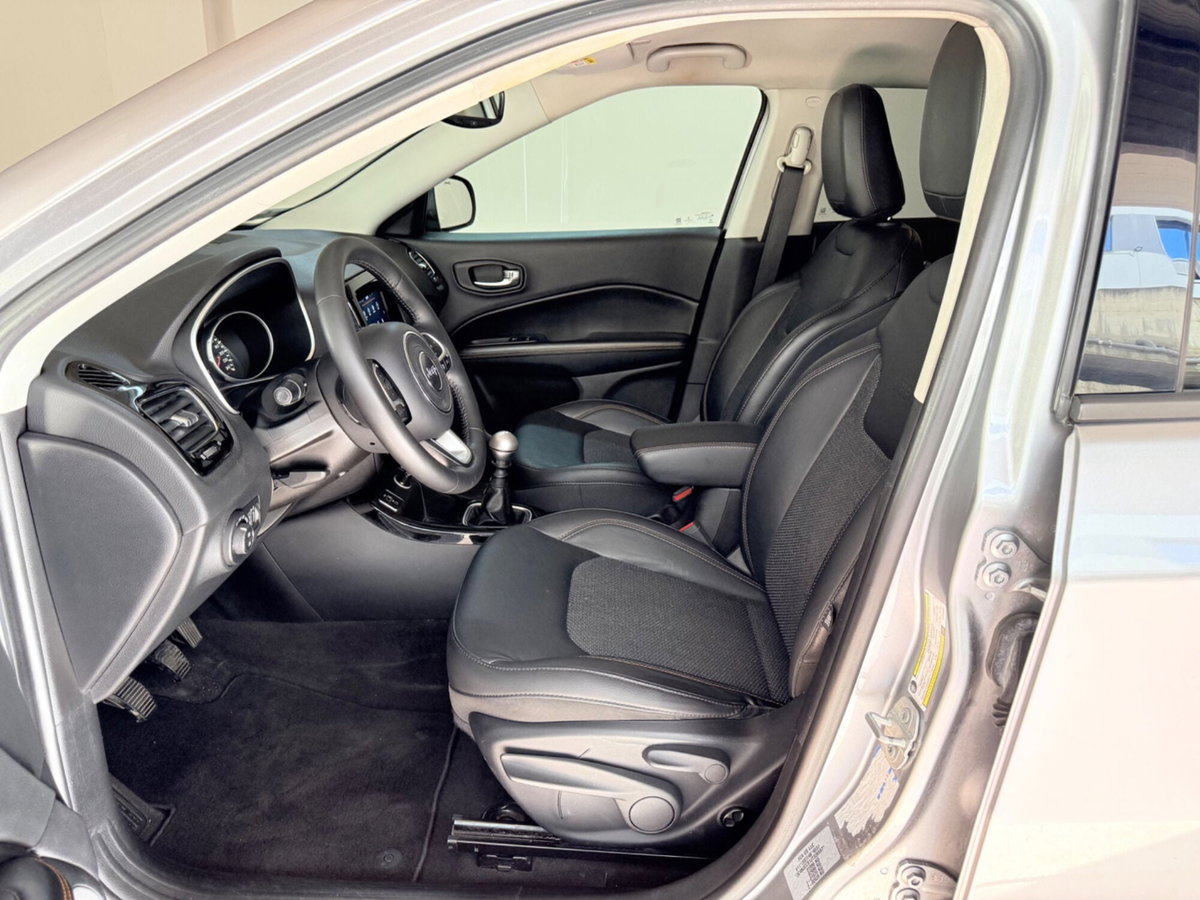 Jeep Compass 1.6 Multijet II 2WD Limited (14)