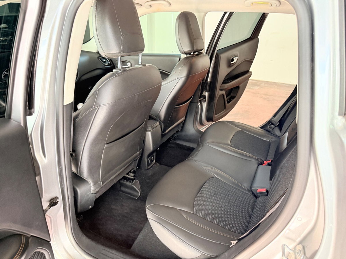 Jeep Compass 1.6 Multijet II 2WD Limited (9)