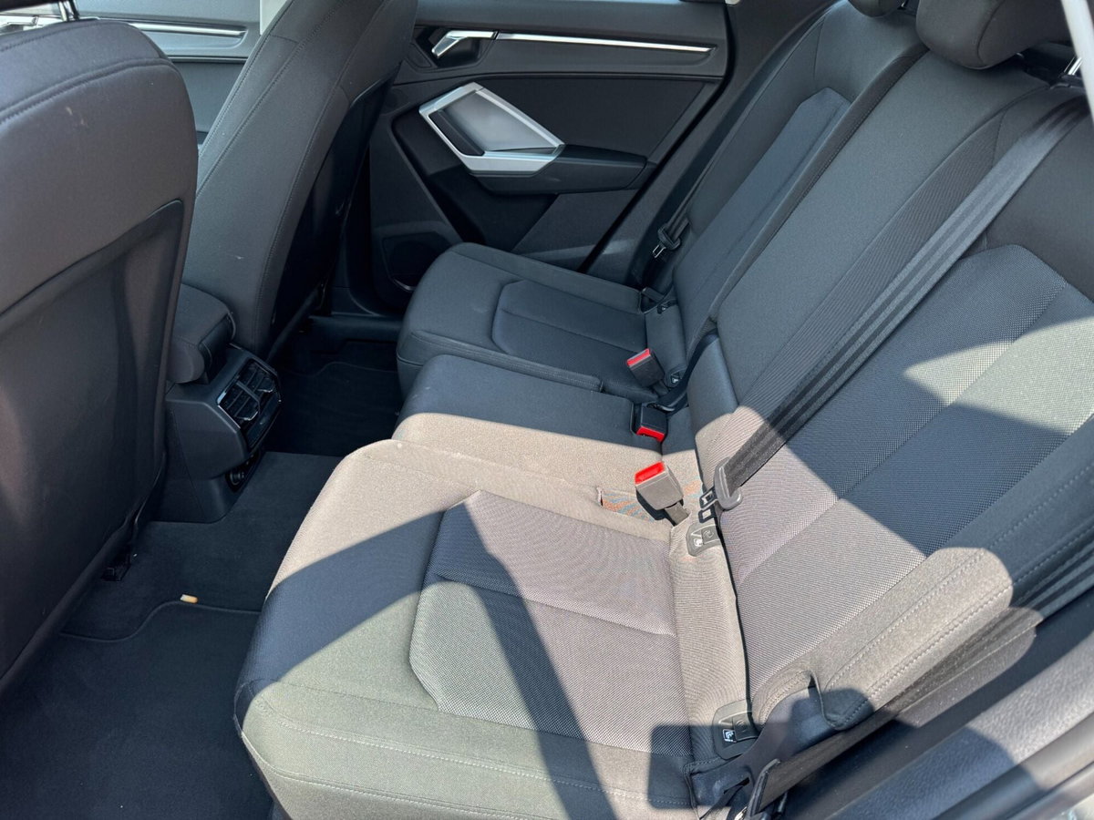 Audi Q3 Sportback 35 TDI quattro S tronic S line edition (11)