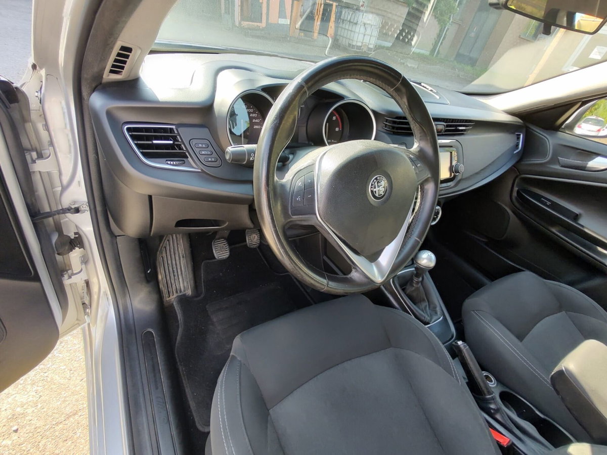 Alfa Romeo Giulietta 1.6 JTDm Ti 120cv (16)
