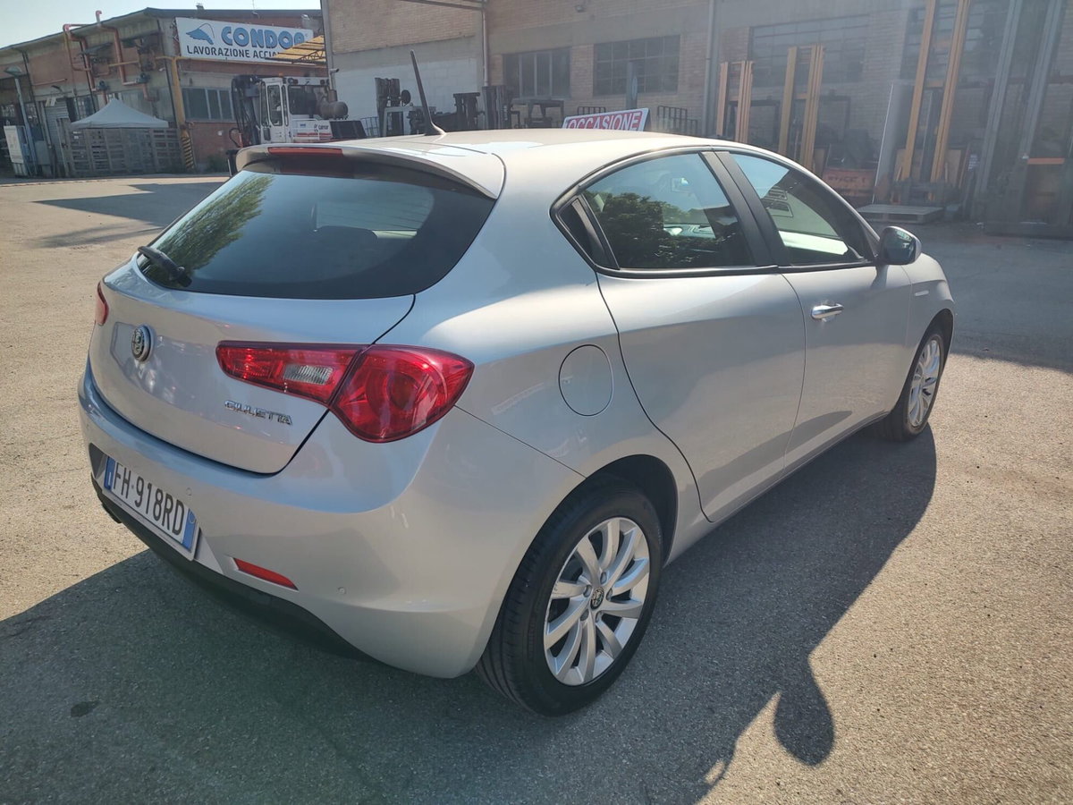 Alfa Romeo Giulietta 1.6 JTDm Ti 120cv (2)