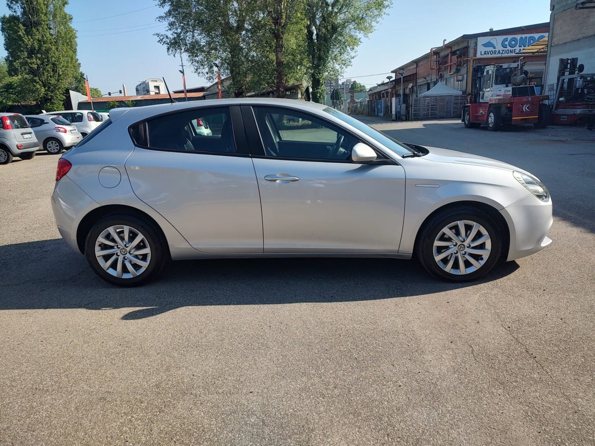 Alfa Romeo Giulietta 1.6 JTDm Ti 120cv (5)