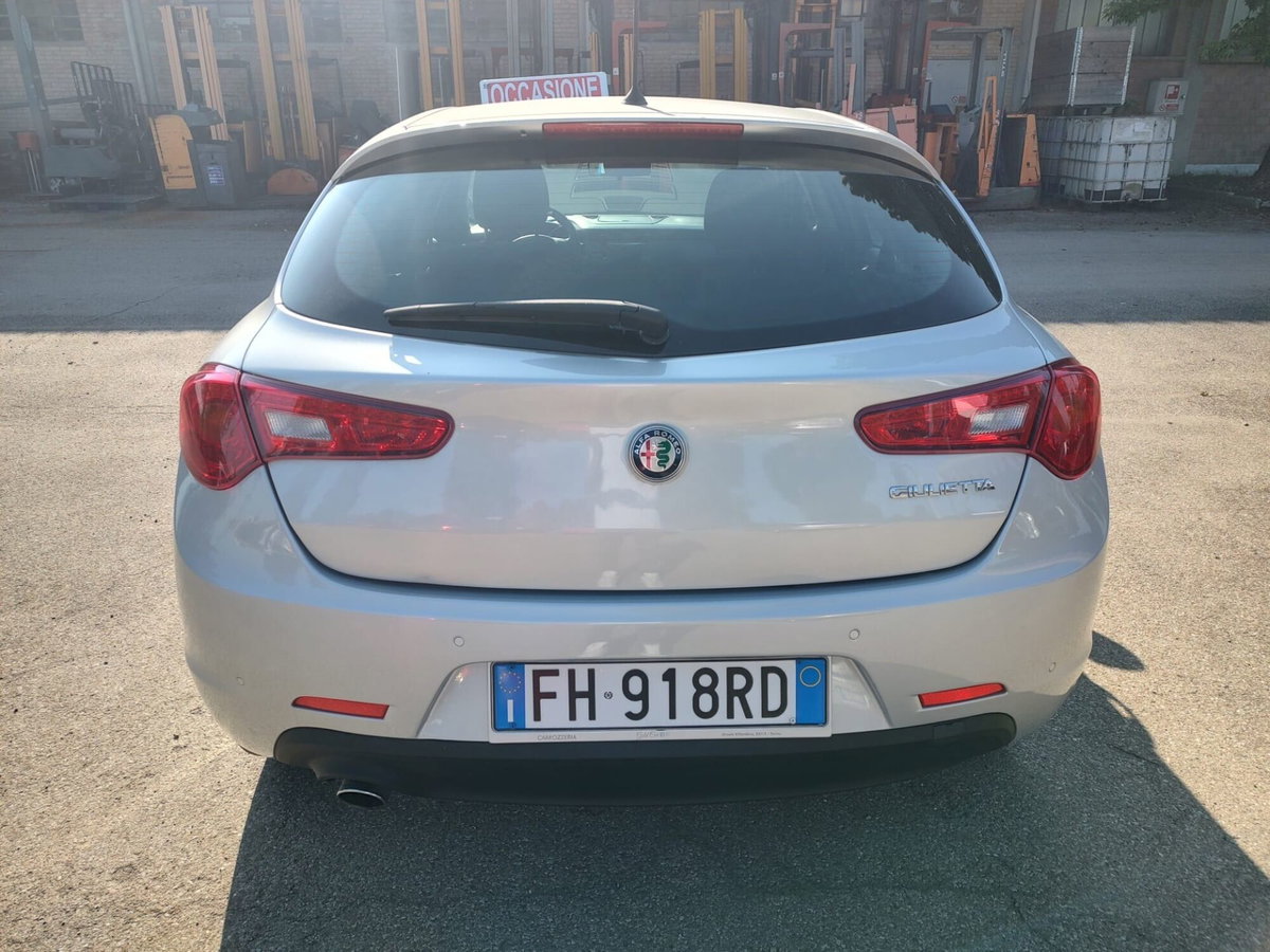 Alfa Romeo Giulietta 1.6 JTDm Ti 120cv (8)