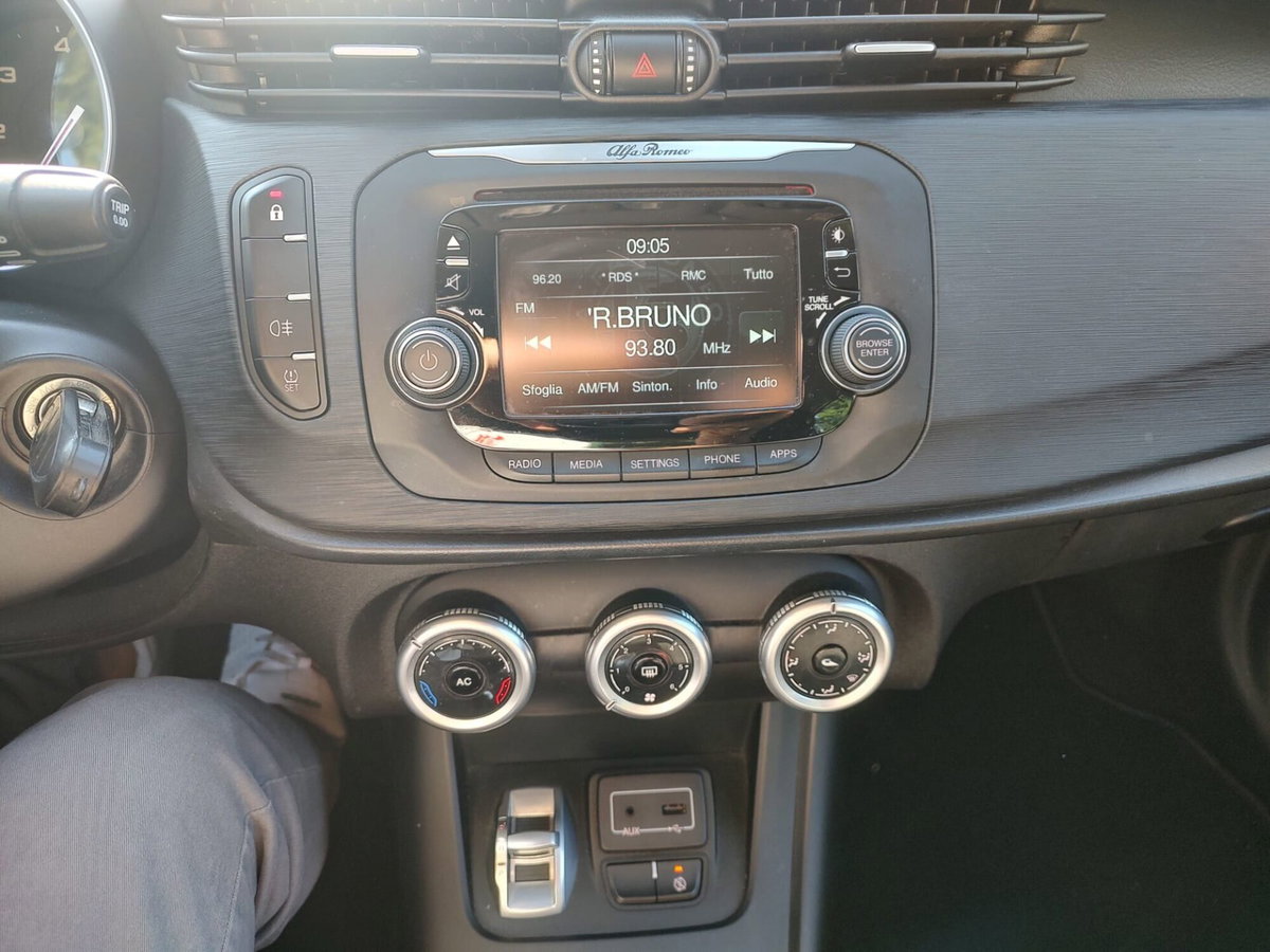 Alfa Romeo Giulietta 1.6 JTDm Ti 120cv (9)