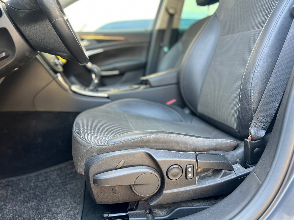 Opel Insignia CDTI 163CV Start&Stop 4 porte Cosmo (8)