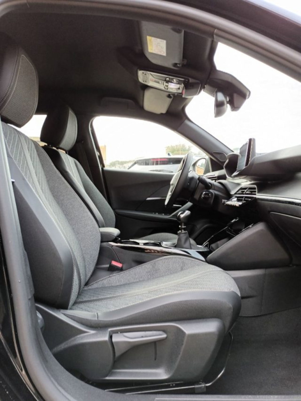 Peugeot 2008 PureTech 100 S&S Allure (7)