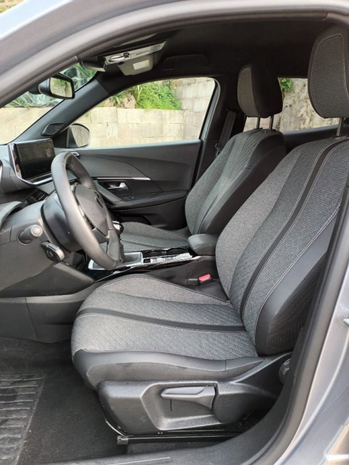 Peugeot 2008 PureTech 100 S&S Allure (5)