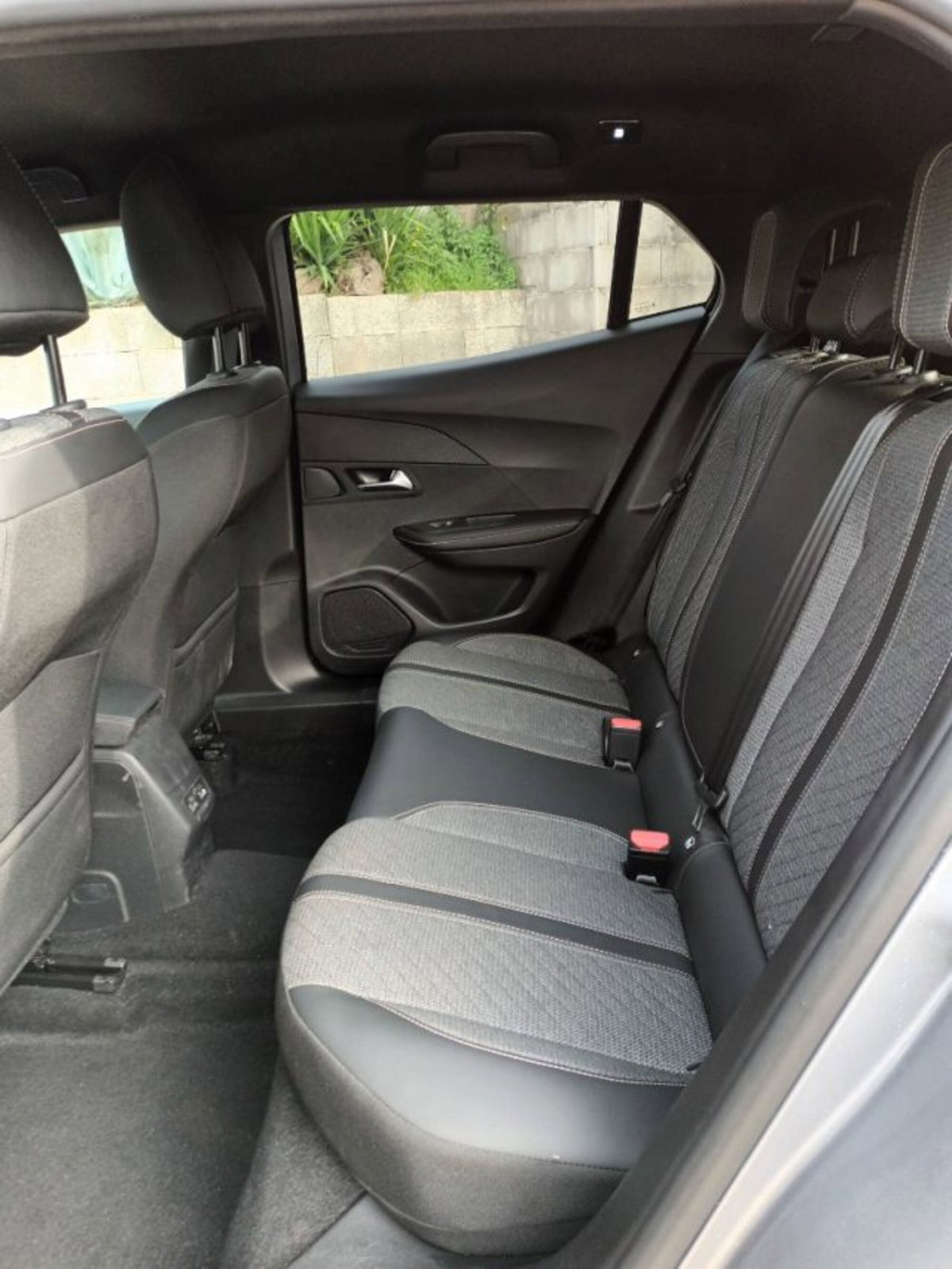 Peugeot 2008 PureTech 100 S&S Allure (6)