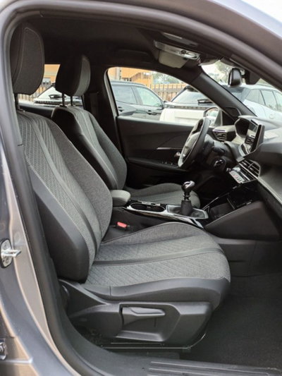 Peugeot 2008 PureTech 100 S&S Allure (7)