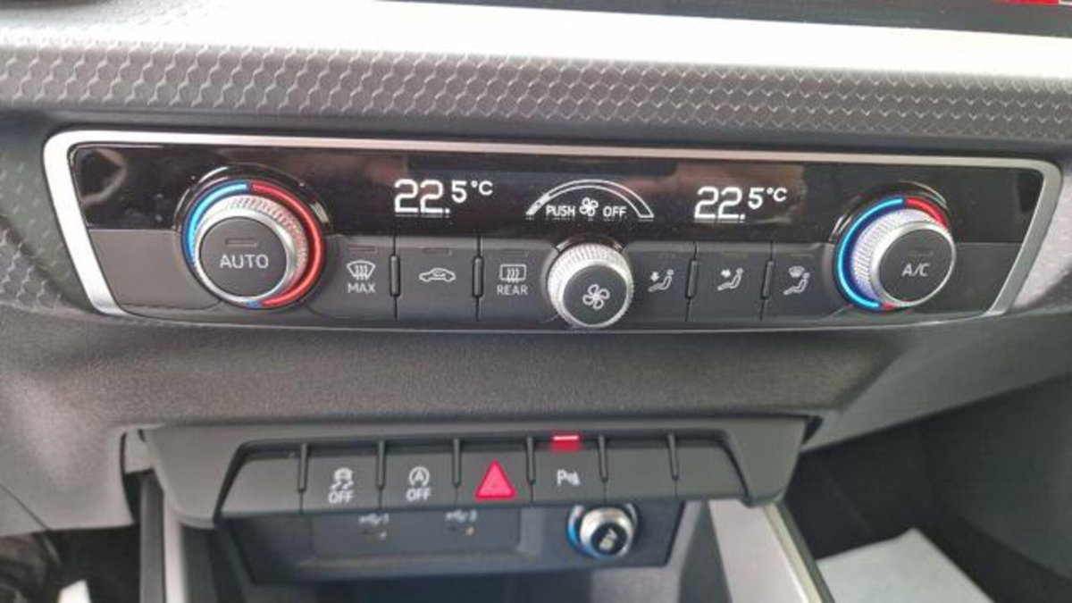 Audi A1 Sportback 30 TFSI S tronic Identity Black (12)