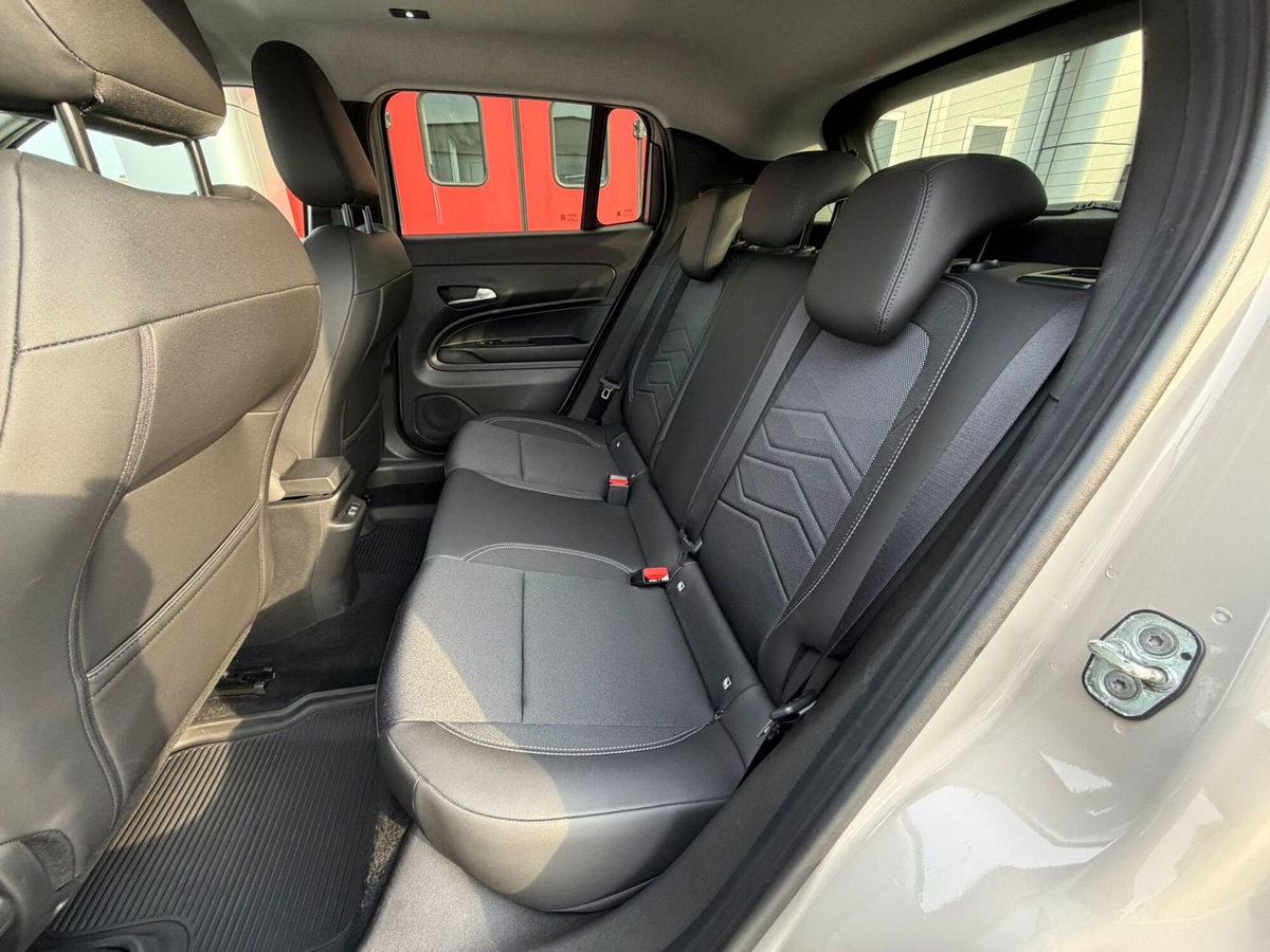 Jeep Avenger 1.2 turbo e-hybrid mhev Summit fwd 110cv edct6 (10)