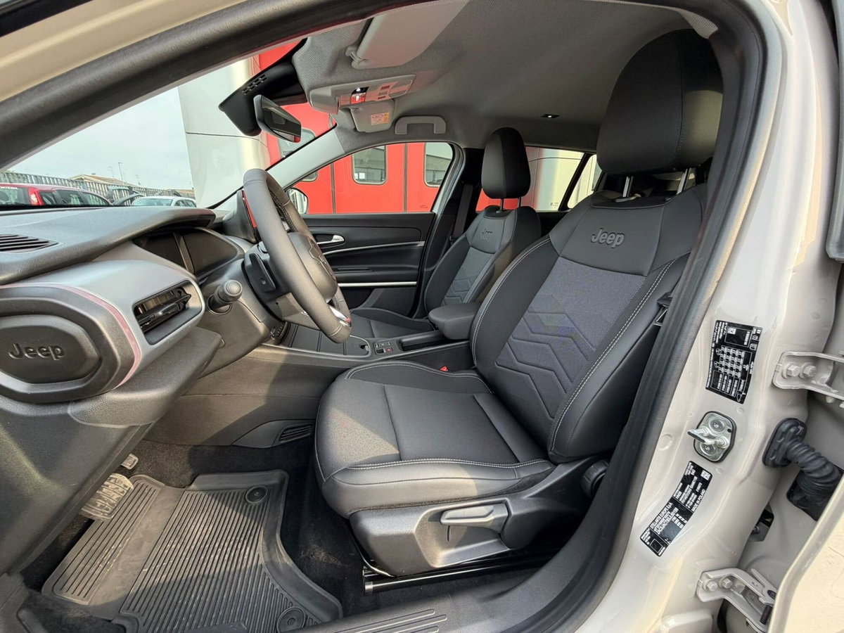 Jeep Avenger 1.2 turbo e-hybrid mhev Summit fwd 110cv edct6 (8)