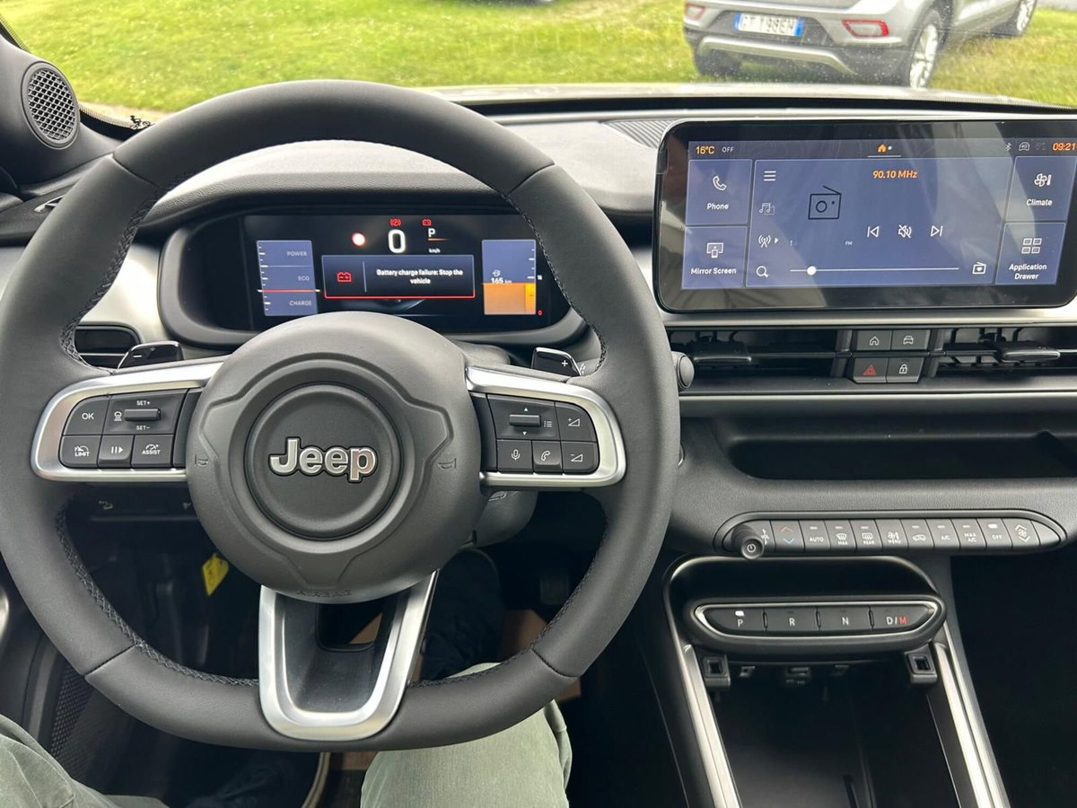 Jeep Avenger 1.2 turbo e-hybrid mhev Summit fwd 110cv edct6 (12)