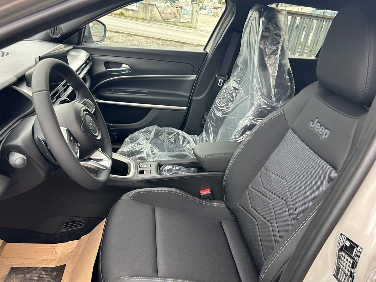 Jeep Avenger 1.2 turbo e-hybrid mhev Summit fwd 110cv edct6 (9)