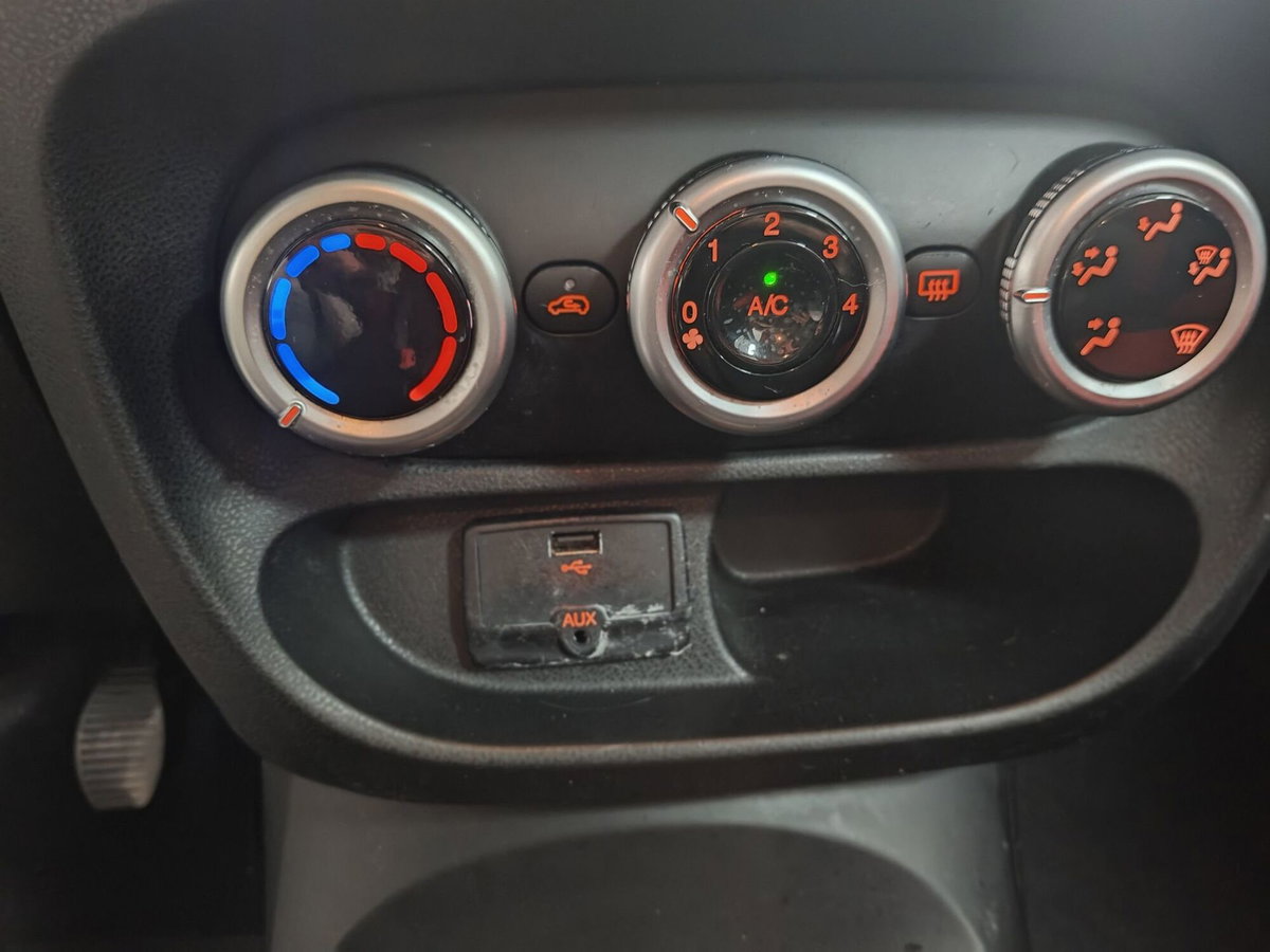 Fiat 500L 1.4 95 CV Easy (9)
