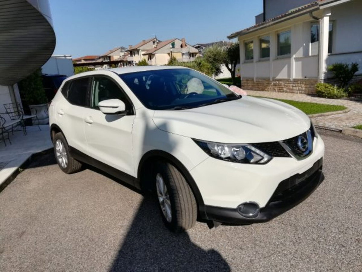 Nissan Qashqai 1.2 DIG-T Acenta (2)