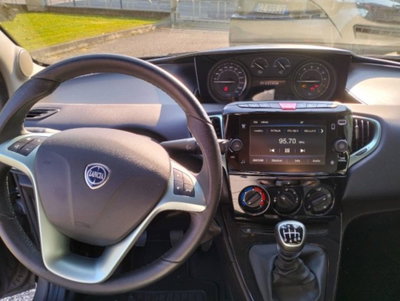 Lancia Ypsilon 1.0 FireFly 5 porte S&S Hybrid Ecochic A. Ferretti (9)