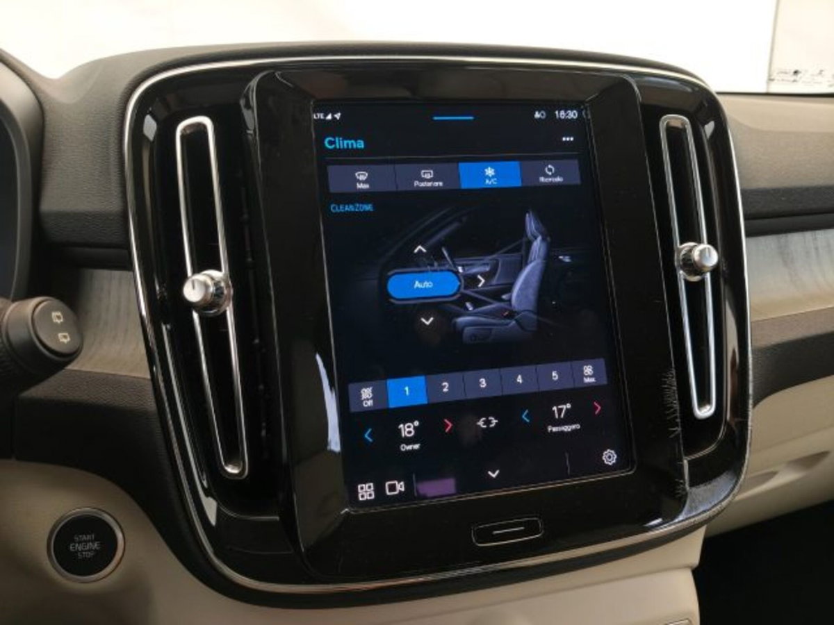 Volvo XC40 B4 AWD automatico Core (11)