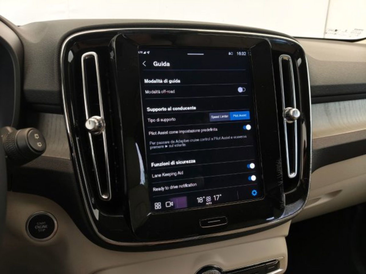Volvo XC40 B4 AWD automatico Core (13)