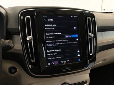 Volvo XC40 B4 AWD automatico Core (13)
