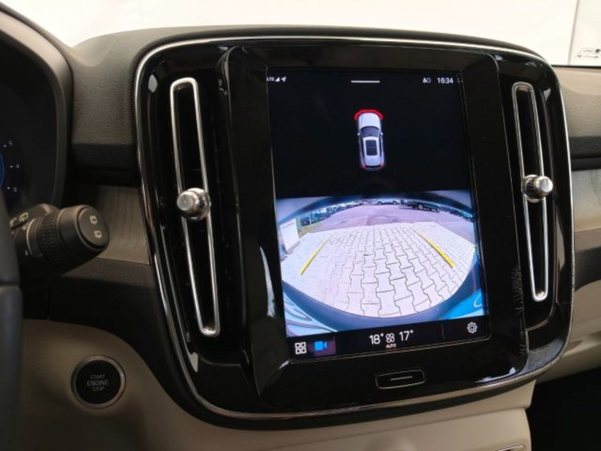 Volvo XC40 B4 AWD automatico Core (14)