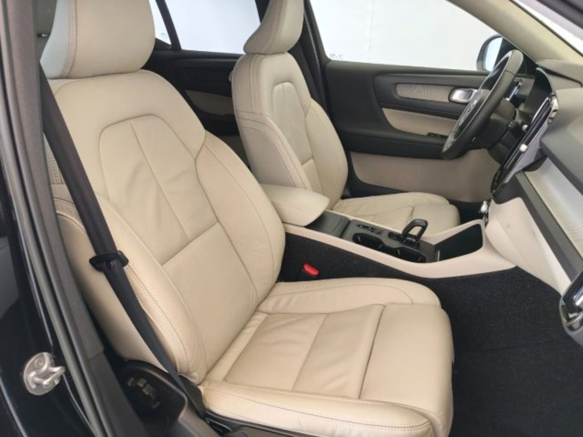Volvo XC40 B4 AWD automatico Core (16)