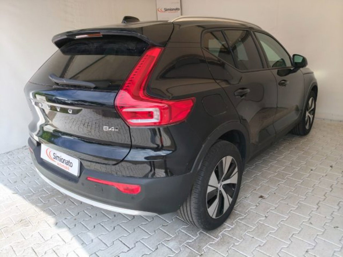 Volvo XC40 B4 AWD automatico Core (4)