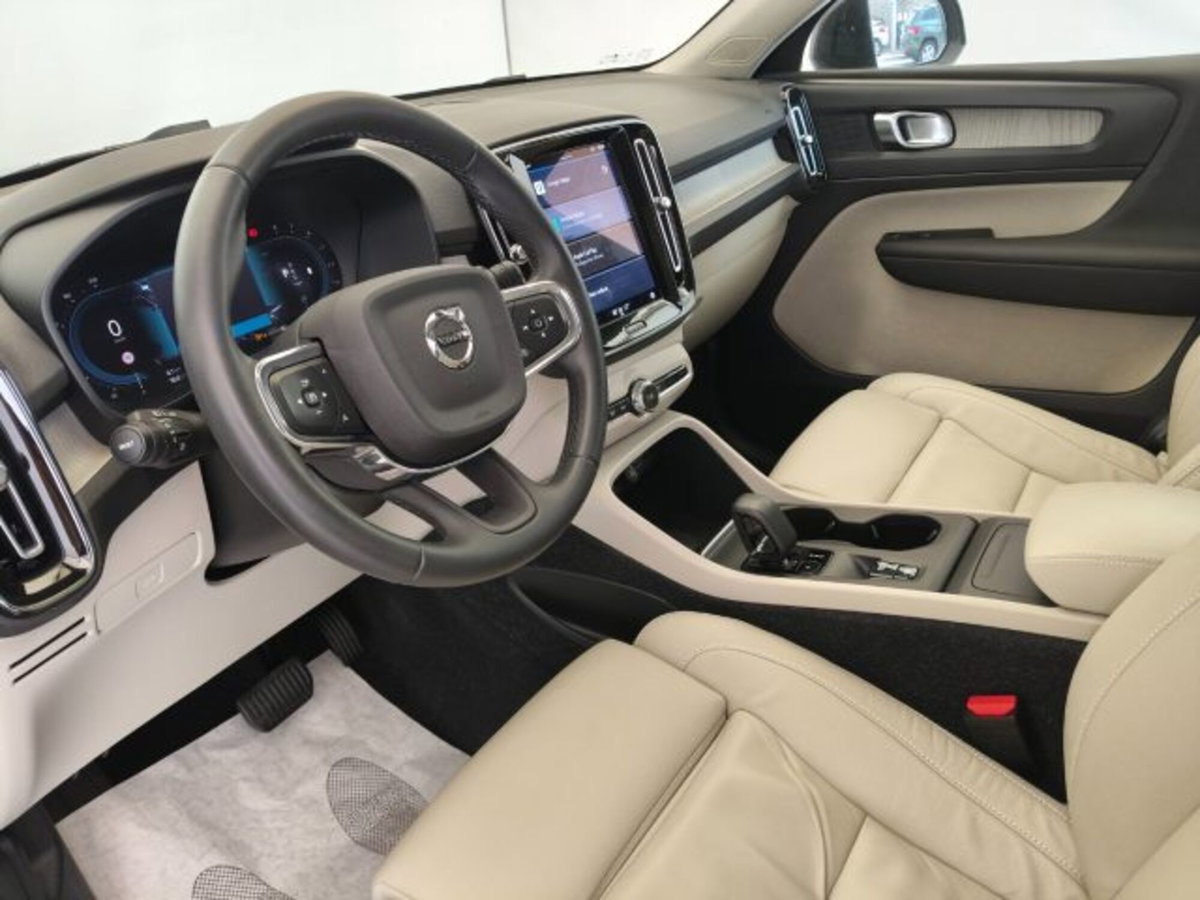 Volvo XC40 B4 AWD automatico Core (7)