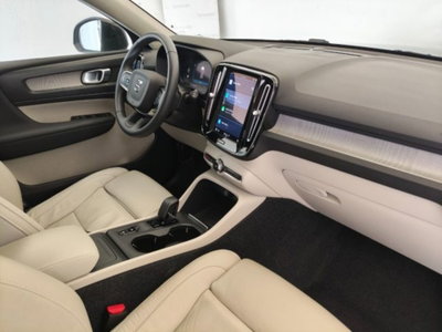 Volvo XC40 B4 AWD automatico Core (9)