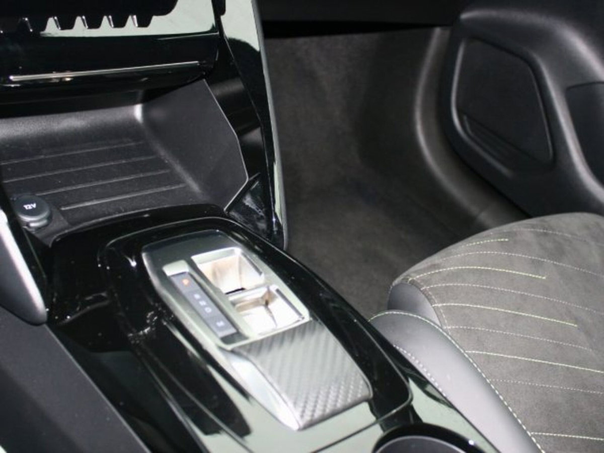 Peugeot 208 51 kWh GT (11)