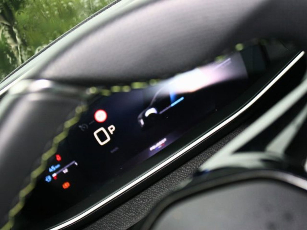 Peugeot 208 51 kWh GT (12)