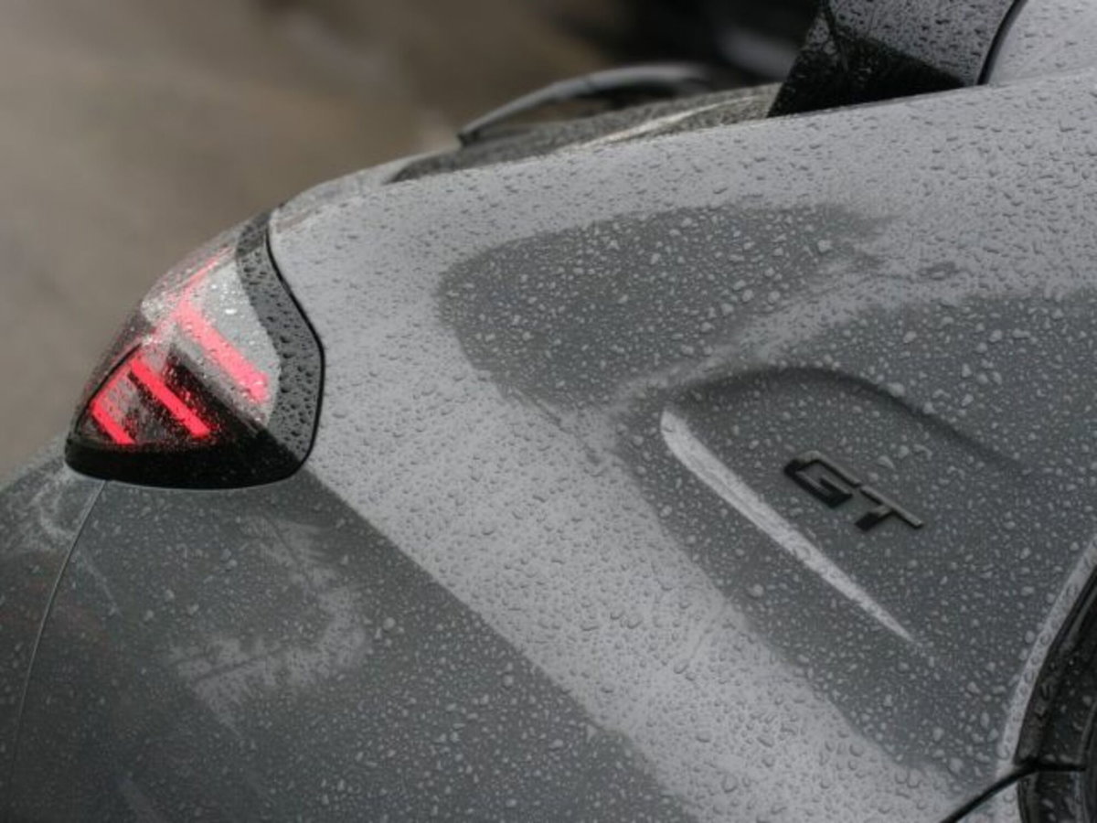 Peugeot 208 51 kWh GT (6)