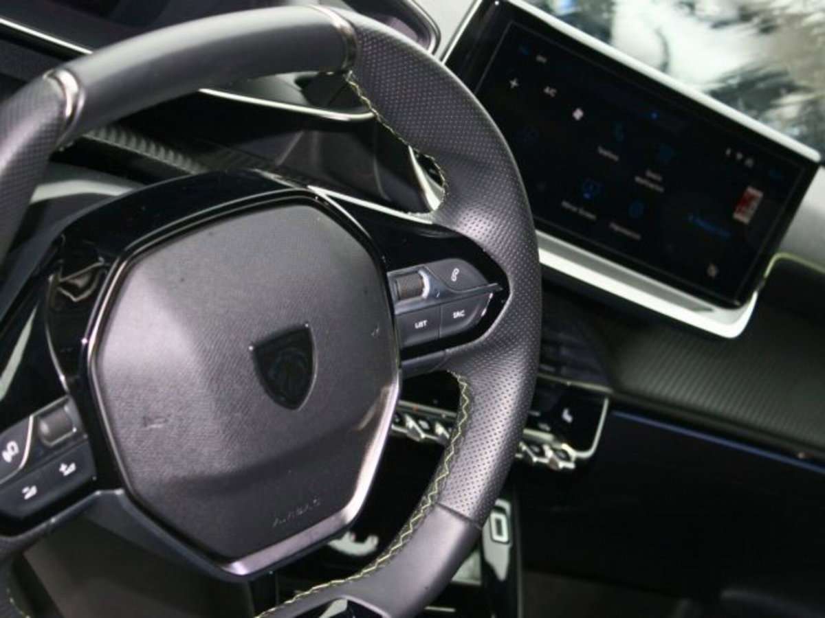 Peugeot 208 51 kWh GT (9)