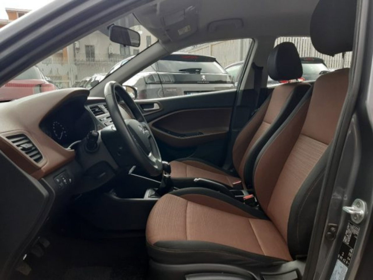 Hyundai i20 1.2 84 CV 5 porte Comfort (14)