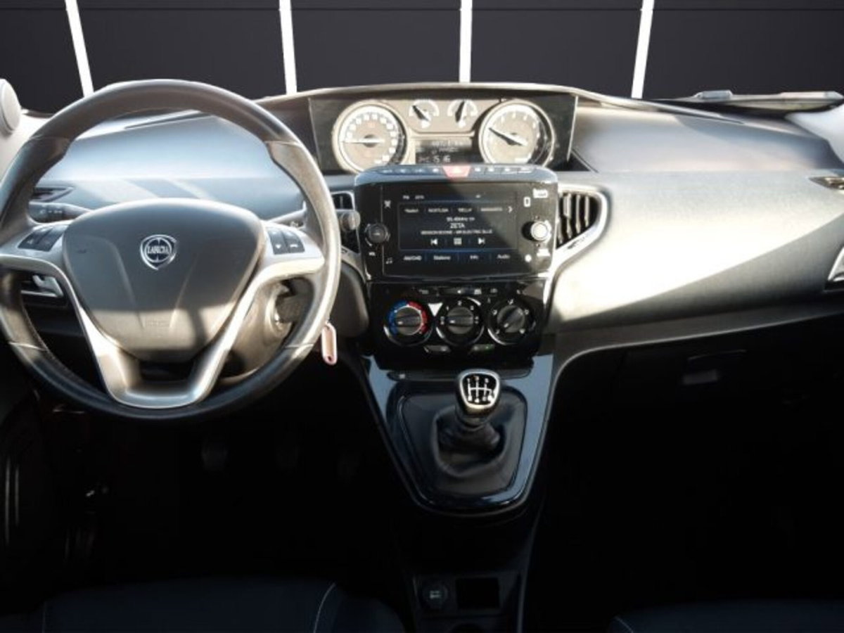 Lancia Ypsilon 1.0 FireFly 5 porte S&S Hybrid Alberta Ferretti (14)