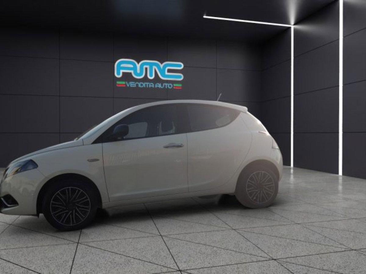 Lancia Ypsilon 1.0 FireFly 5 porte S&S Hybrid Alberta Ferretti (3)