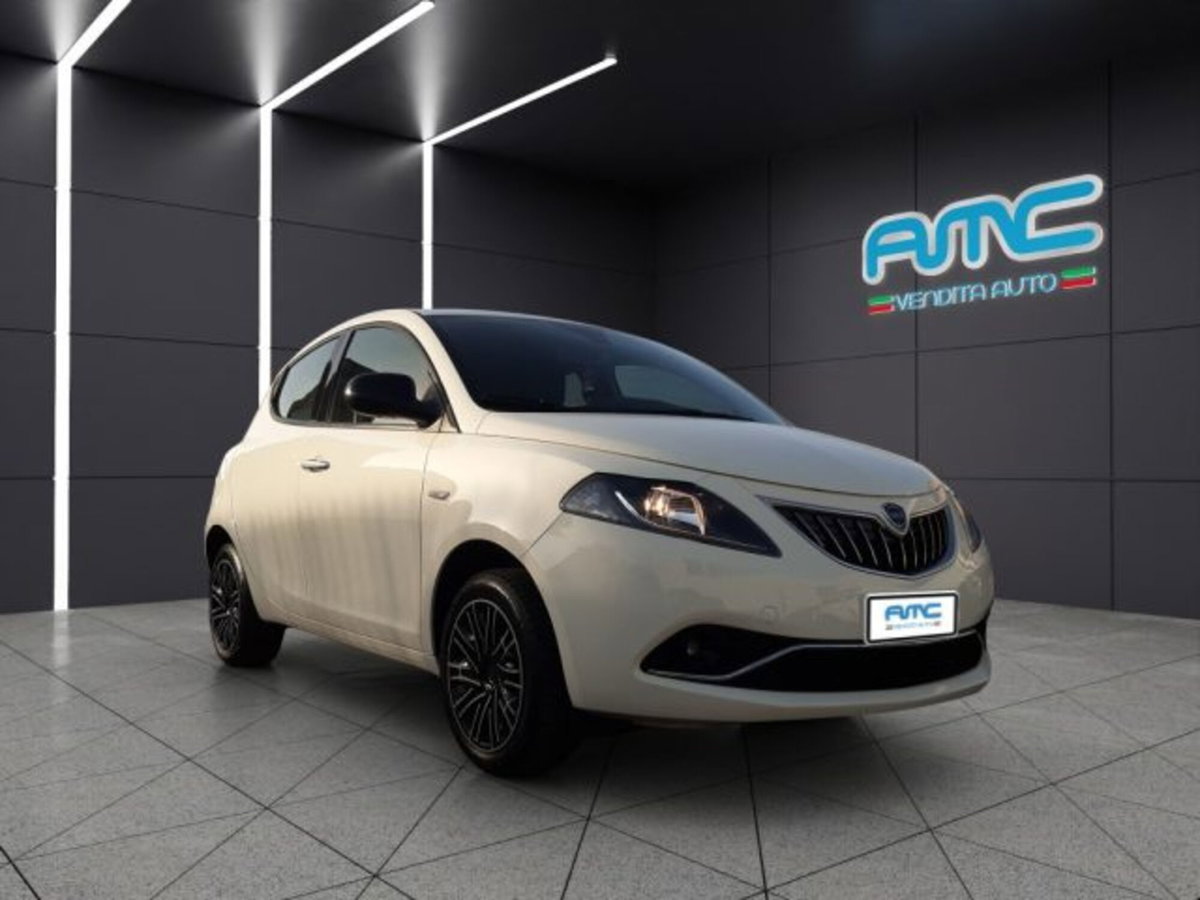 Lancia Ypsilon 1.0 FireFly 5 porte S&S Hybrid Alberta Ferretti (8)