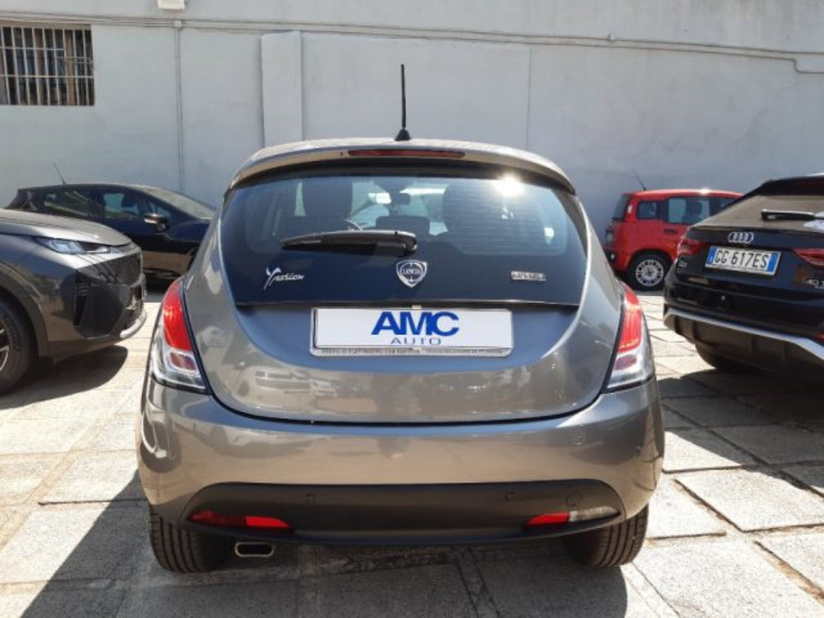 Lancia Ypsilon 1.0 FireFly 5 porte S&S Hybrid Alberta Ferretti (4)
