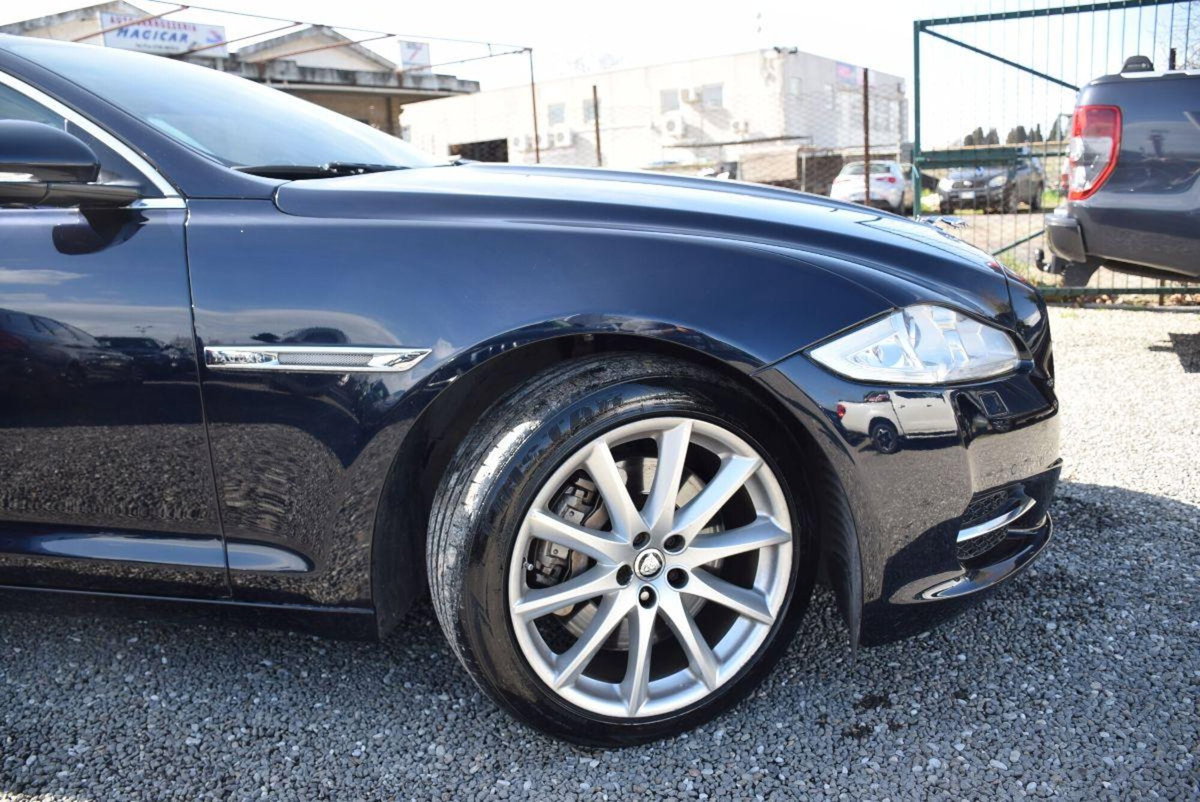 Jaguar XJ 3.0D V6 Portfolio (17)