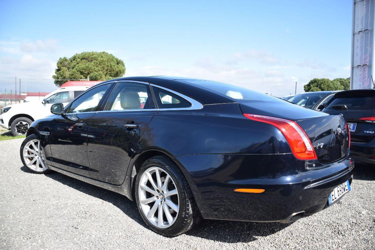 Jaguar XJ 3.0D V6 Portfolio (2)