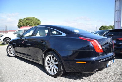 Jaguar XJ 3.0D V6 Portfolio (2)