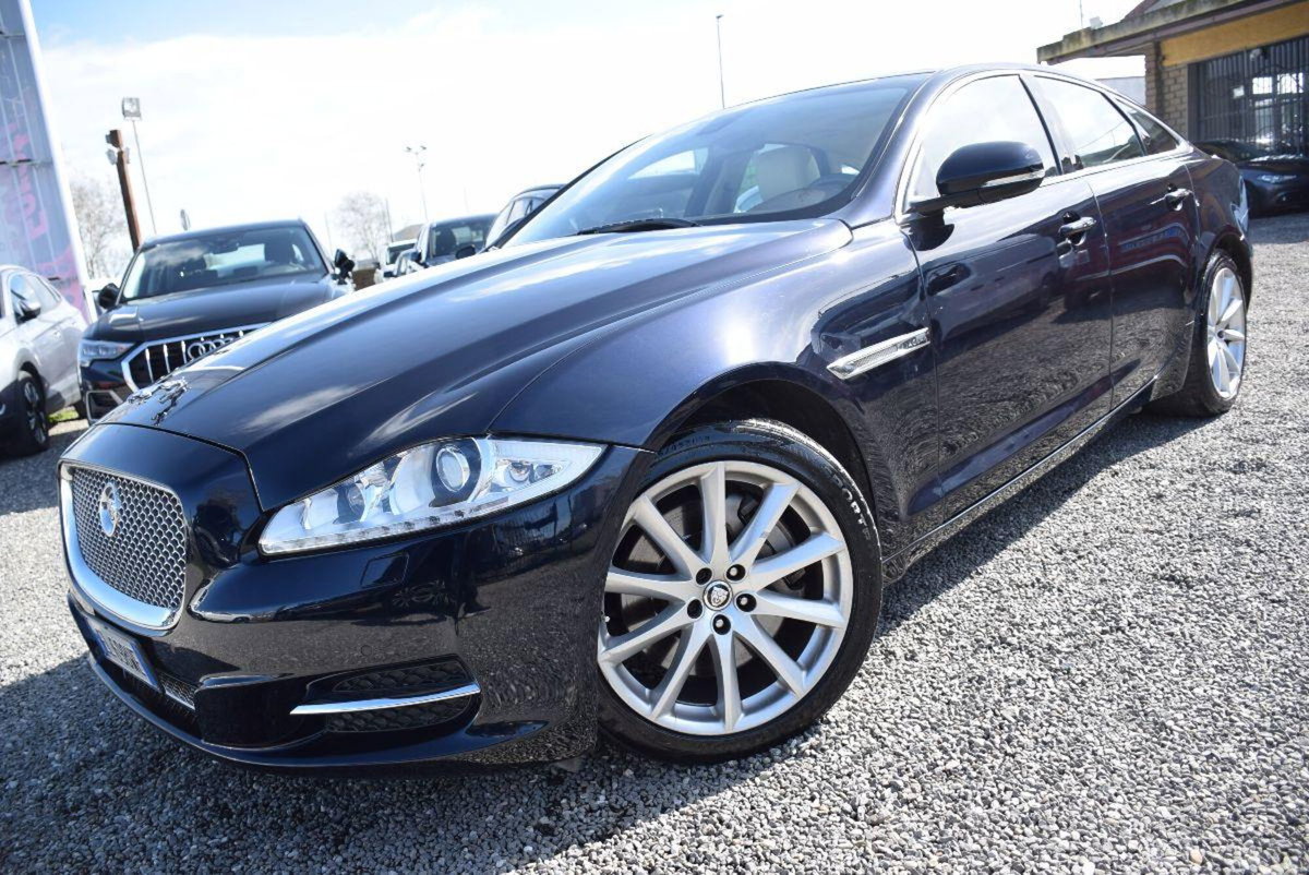 Jaguar XJ 3.0D V6 Portfolio (4)