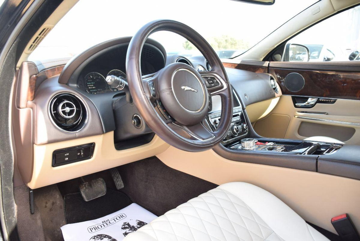 Jaguar XJ 3.0D V6 Portfolio (7)